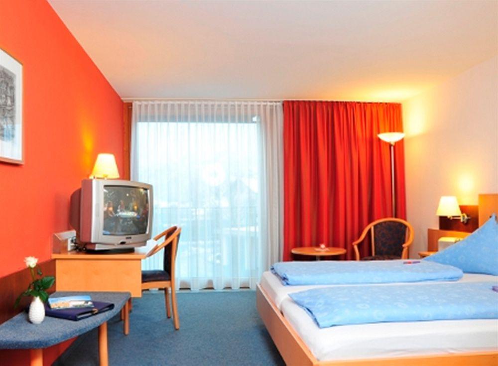 Hotel Weisses Kreuz เฟลด์เคียร์ช ภายนอก รูปภาพ