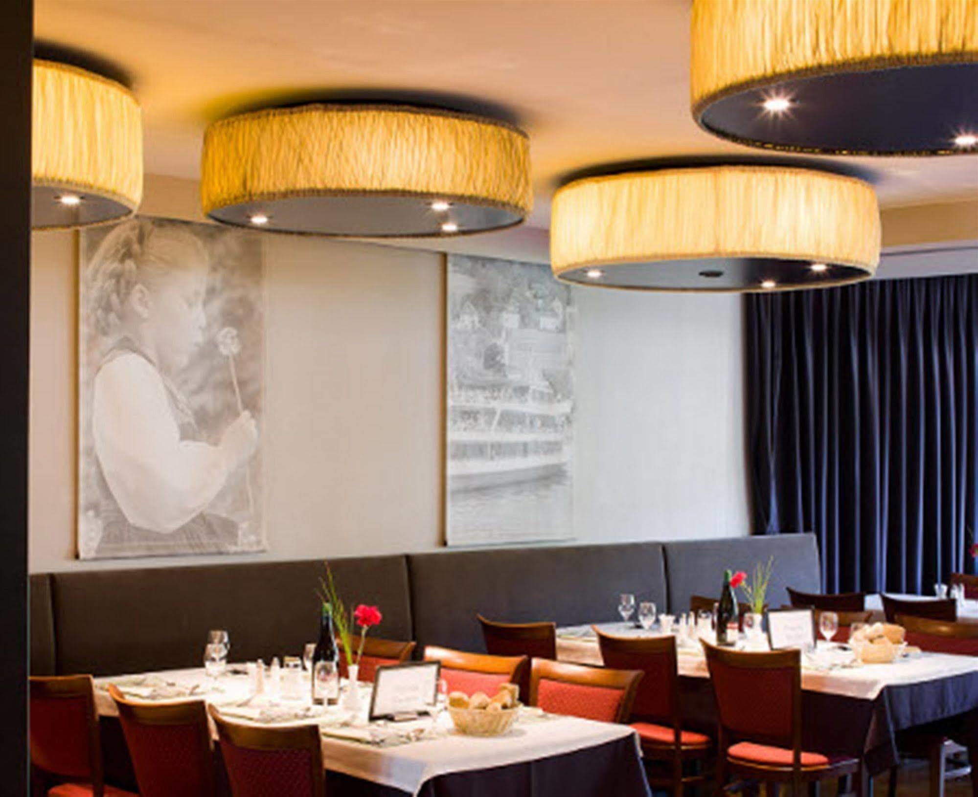 Hotel Weisses Kreuz เฟลด์เคียร์ช ภายนอก รูปภาพ