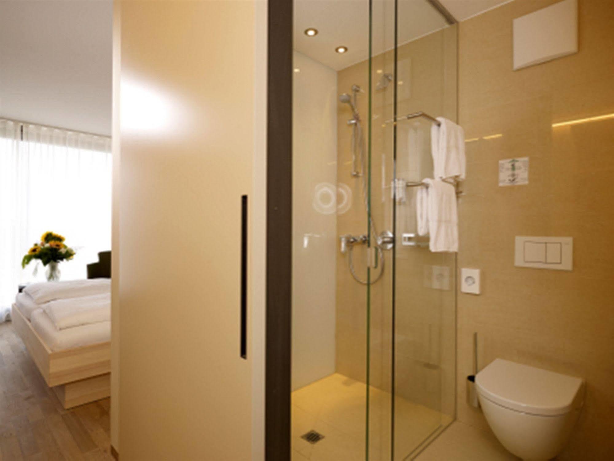 Hotel Weisses Kreuz เฟลด์เคียร์ช ภายนอก รูปภาพ