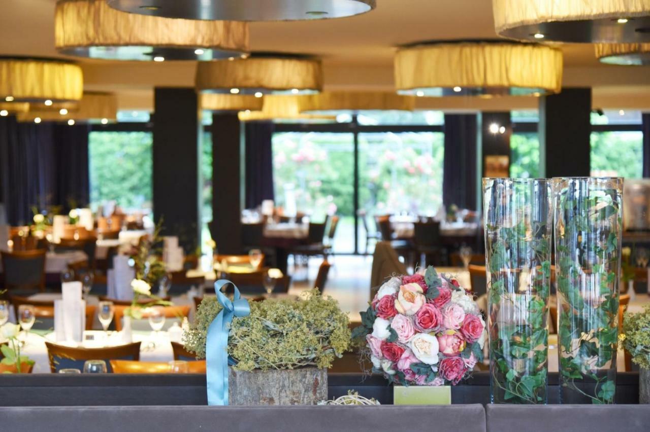 Hotel Weisses Kreuz เฟลด์เคียร์ช ภายนอก รูปภาพ